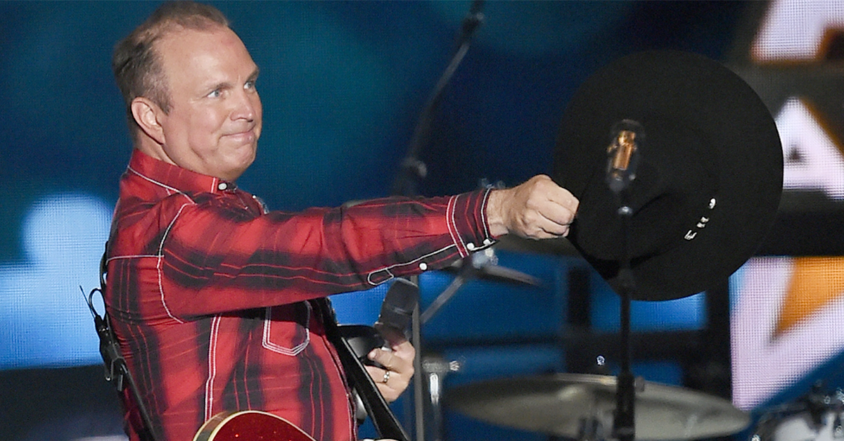 Garth Brooks speaks on the possibility of performing at Donald Trump's ... - Rare.us